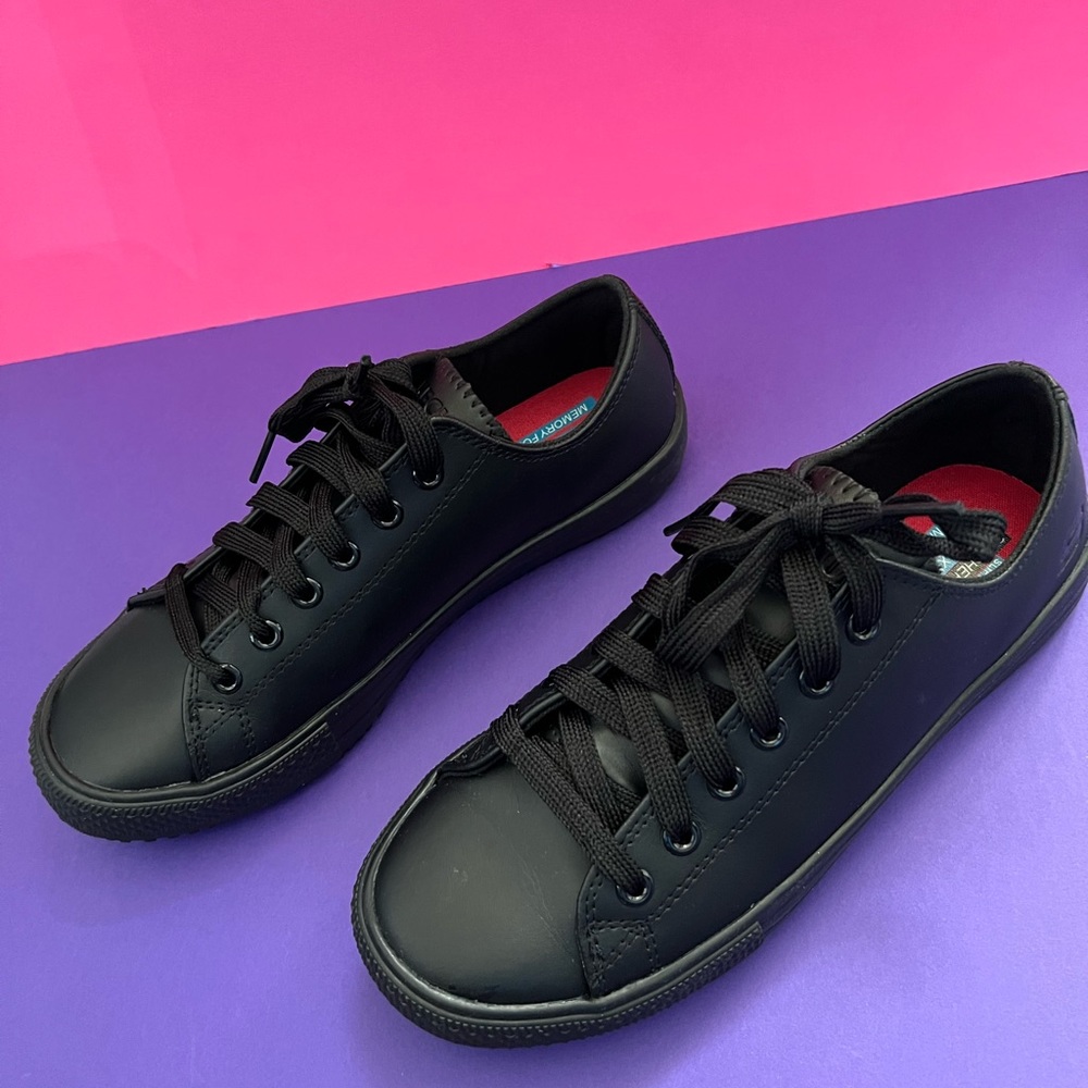 New without tags Sketchers Non-Slip Women 7.5 Shoes